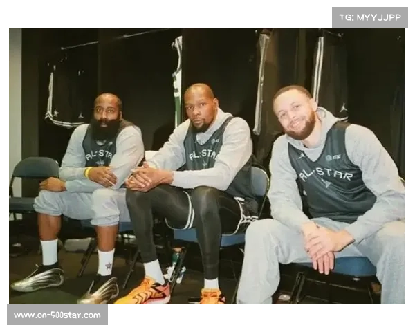 哈登社媒庆祝水星晋级,晒出与莎巴莉、库珀赛后合影 哈登社媒庆祝水星晋级,晒出与莎巴莉、库珀赛后合影